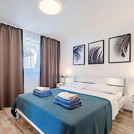 펜션 Beachfront With Private Pool In