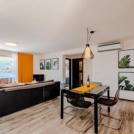 Beachfront With Private Pool In 펜션