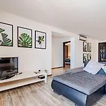 Beachfront With Private Pool In Vela Luka