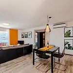 Beachfront With Private Pool In Holiday home