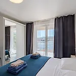 Beachfront With Private Pool In Holiday home *