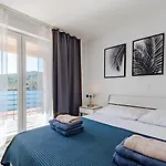 Holiday home Beachfront With Private Pool In Vela Luka