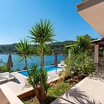 Holiday home Beachfront With Private Pool In