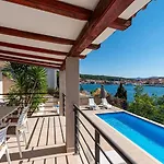Holiday home Beachfront With Private Pool In Vela Luka
