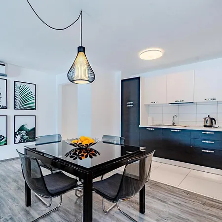 Beachfront With Private Pool In Semesterbostad *