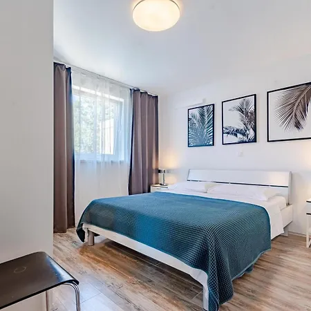 Beachfront With Private Pool In Vela Luka