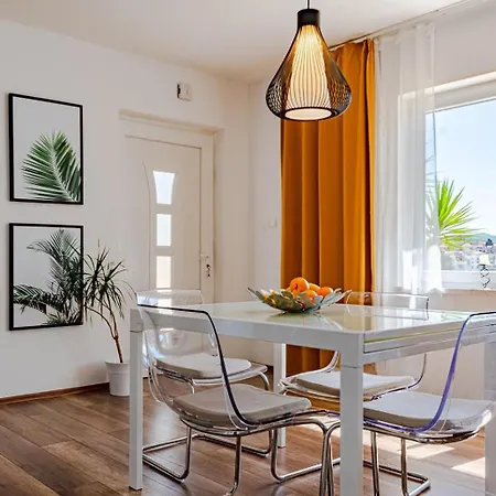 Holiday home Beachfront With Private Pool In Vela Luka
