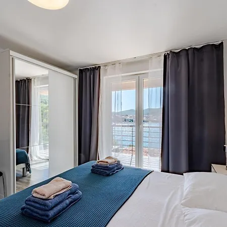 Beachfront With Private Pool In Feriehus *