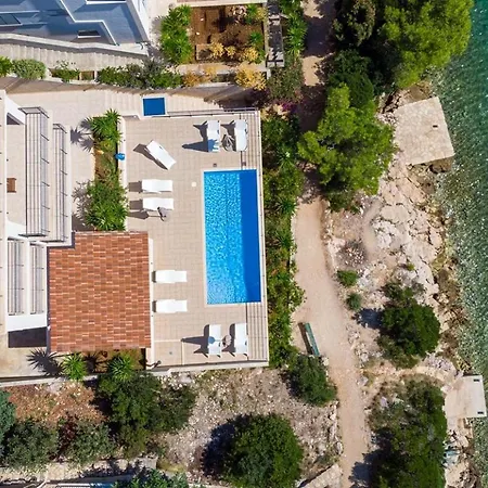 Beachfront With Private Pool In Vela Luka
