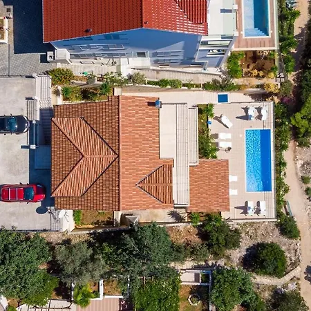 Beachfront With Private Pool In Semesterbostad *