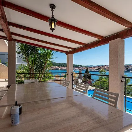Beachfront With Private Pool In * Вела-Лука