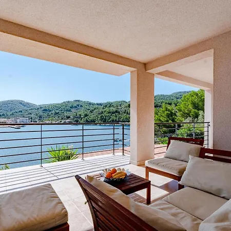 Beachfront With Private Pool In Semesterbostad Vela Luka