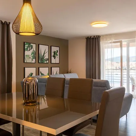 Дом отдыха Beachfront With Private Pool In