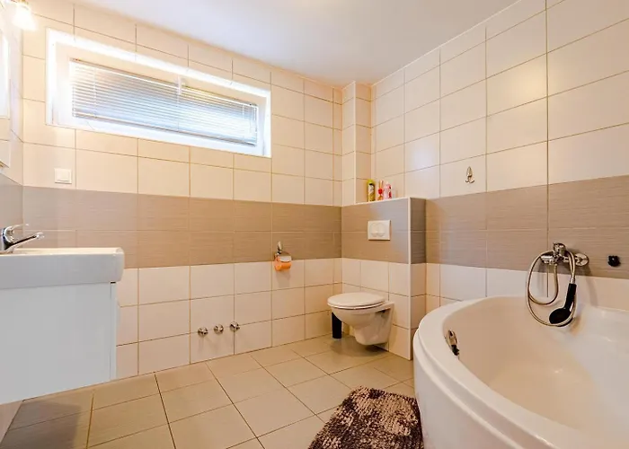 Beachfront With Private Pool In * וולה לוקה