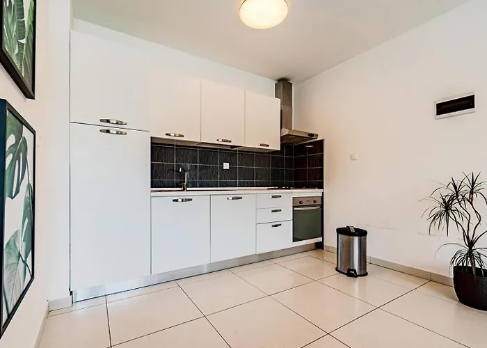 Beachfront With Private Pool In בית נופש