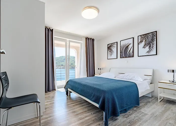 בית נופש Beachfront With Private Pool In *