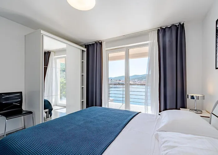 Beachfront With Private Pool In * וולה לוקה