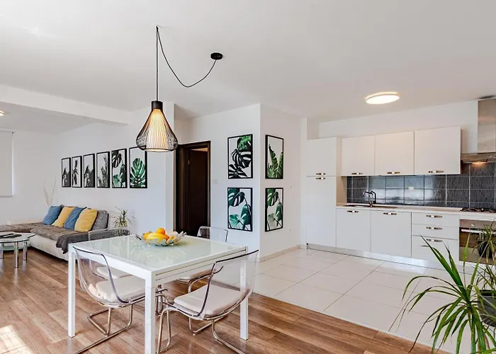 בית נופש Beachfront With Private Pool In