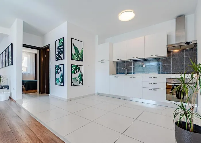 בית נופש Beachfront With Private Pool In *