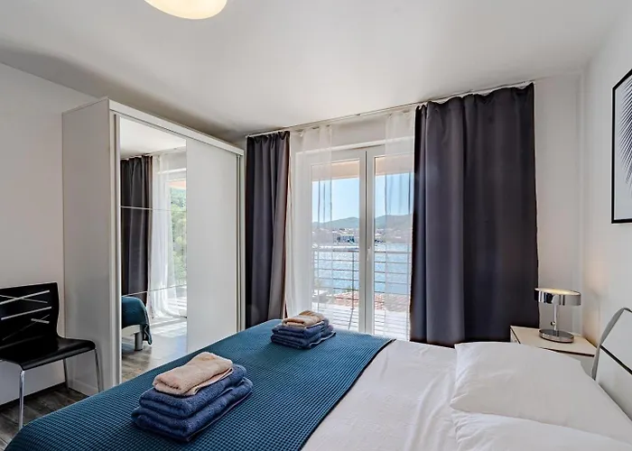 Beachfront With Private Pool In בית נופש *