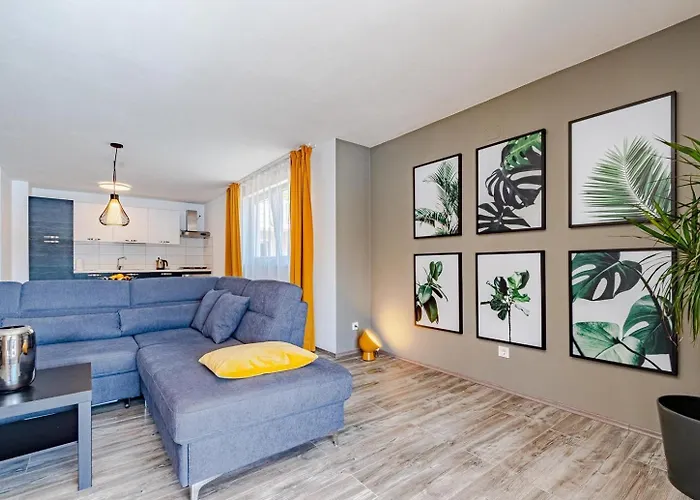 Beachfront With Private Pool In בית נופש וולה לוקה