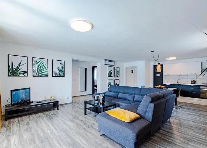 בית נופש Beachfront With Private Pool In *