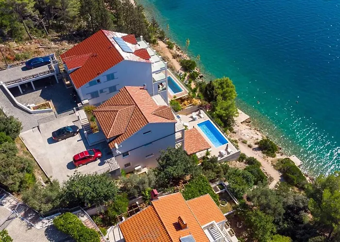 Beachfront With Private Pool In * וולה לוקה