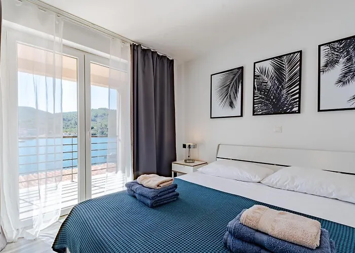 בית נופש Beachfront With Private Pool In וולה לוקה