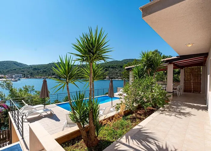 בית נופש Beachfront With Private Pool In