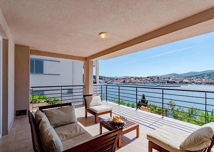 בית נופש Beachfront With Private Pool In *